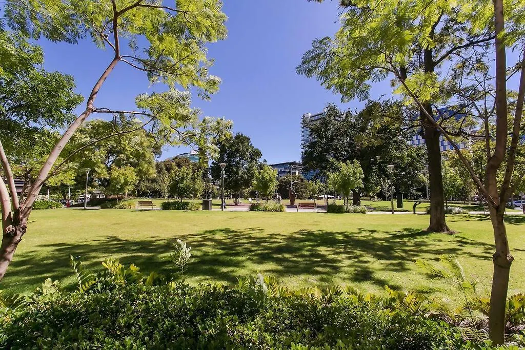 Luxury Overlooking Hindmarsh Sq With Pool & Gym Adelaide 0*,  Australia