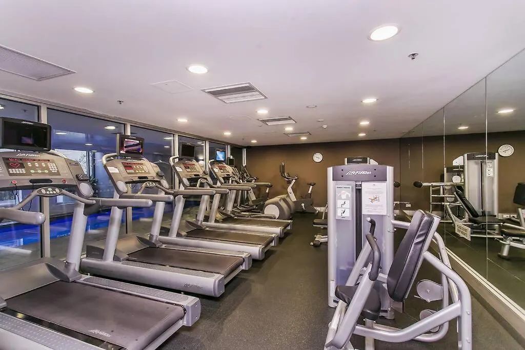Luxury Overlooking Hindmarsh Sq With Pool & Gym Adelaide Apartment