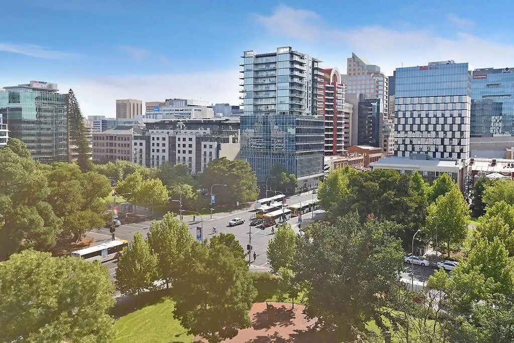 Luxury Overlooking Hindmarsh Sq With Pool & Gym Adelaide