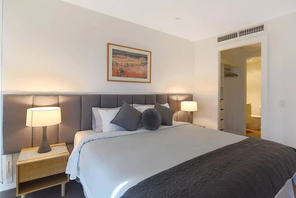 Luxury Overlooking Hindmarsh Sq With Pool & Gym Adelaide Apartment